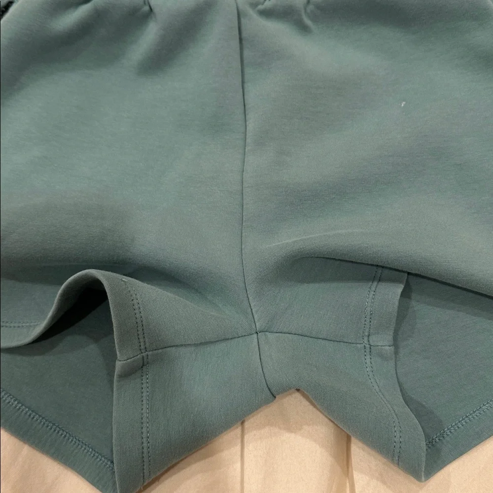 Alphalete Light Aqua Blue Casual High-Rise Shorts (M) - Picture 6 of 6